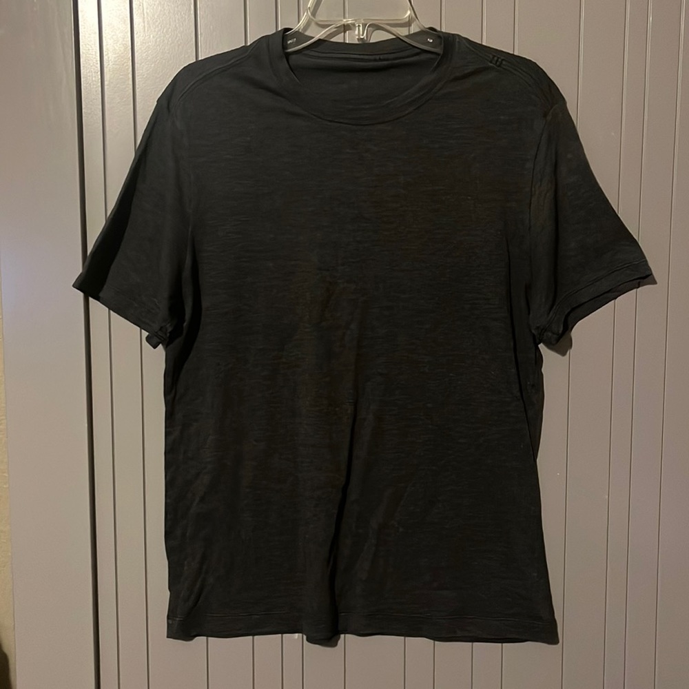Men’s lululemon shirt